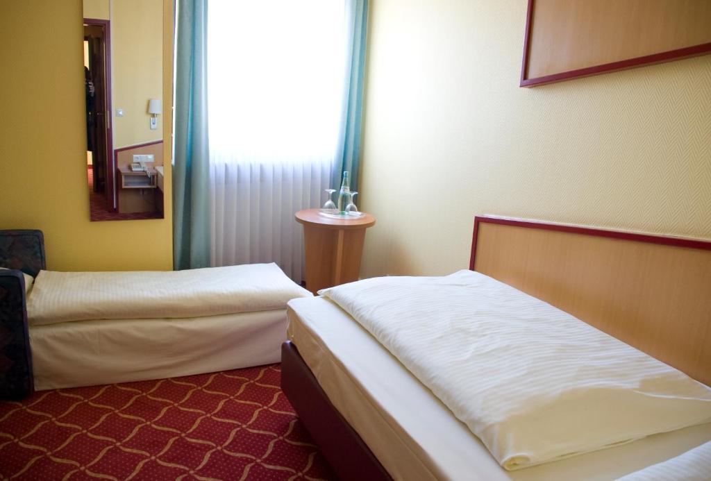 Montana Hotel Oberasbach Værelse billede