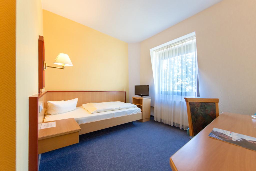 Montana Hotel Oberasbach Eksteriør billede