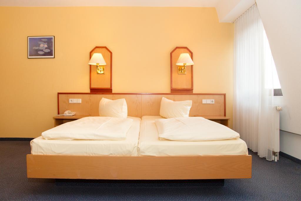 Montana Hotel Oberasbach Eksteriør billede
