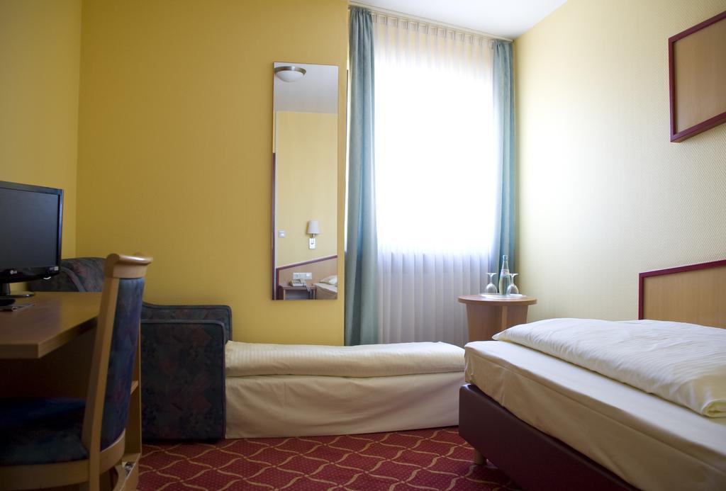 Montana Hotel Oberasbach Eksteriør billede